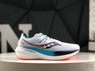 索康尼 Saucony Triumph 20 索康尼胜利20代旗舰级缓震型跑鞋 性能相比前几代再升级：鞋面采用全新升级的工学网设计 贴合脚部更透气 中底部分使用