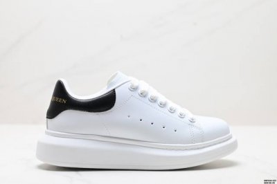 真标意大利高奢品牌Alexander Mcqueen亚历山大 麦昆 Sole Leather Sneakers低帮时装厚底休闲运动小白鞋 货号:553770 W