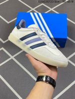 160 阿迪达斯 Adidas Originals Gazelle Indoor 复古三叶草防滑透明橡胶板鞋经典运动鞋。这款经典鞋,忠于原版设计,缀撞色三条纹和