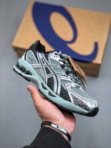 Asics Gel-Nimbus 10.1 亚瑟士复古透气休闲鞋缓震男子耐磨跑步鞋 1203A543-400 #鞋面采用无缝线鞋面，贴合脚型，穿着舒适；中底36