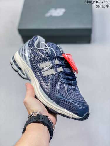 真标 新百伦 New Balance M 6系列 复古运动鞋单品宝藏老爹鞋款。作为nb最经典的档案鞋型之一，与2002一样， 6有着nb最成熟的技术加持和复古款