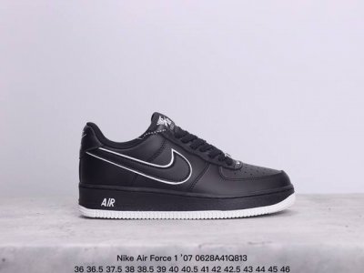 公司级耐克 Nike Air Force 1 ’07 空军一号低帮百搭休闲运动板鞋。柔软、弹性十足的缓震性能和出色的中底设计，横跨复古与现代的外型结合，造就出风