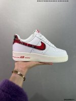 130 Nike Air Force 1 空军一号低帮板鞋 方格红 官方同步 原装级别 原楦头原纸板 打造纯正空军版型#专注外贸渠道 全掌内置蜂窝气垫 #原盒配