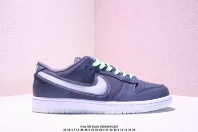 耐克Nike Sb Dunk Low Sb 系列扣篮系列复古低帮休闲运动滑板板鞋。采用脚感柔软舒适Zoomair气垫，有效吸 收滑板等极限运动在落地时带来的冲击