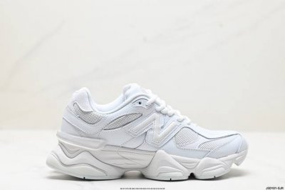 公司级new Balance 公司级版本 nb9060 联名款 复古休闲运动慢跑鞋 鞋款灵感源自设计师本人对夏日的怀日回忆。鞋面大身由空间双格及磨砂鞋面拼接而生