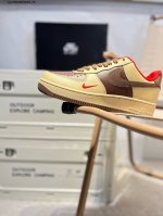 耐克 Nike Air Force 1 '07空军一号 百搭休闲运动板鞋。柔软、弹性十足的缓震性能和出色的中底设计，横跨复古与现代的外型结合，造就出风靡全球三十