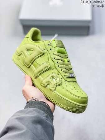 耐克 Nk Air Force 7 Low 联名款 3M反光 空军一号低帮休闲板鞋 ，鞋款鞋身以一袭白色为主调，搭配皮革材质打造。外侧分别饰有 Sun 以及 H - 点击图像关闭