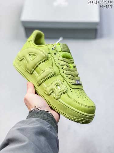 耐克 Nk Air Force 7 Low 联名款 3M反光 空军一号低帮休闲板鞋 ，鞋款鞋身以一袭白色为主调，搭配皮革材质打造。外侧分别饰有 Sun 以及 H