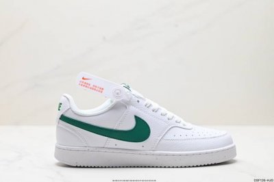 真标nike Court Vision Low 低帮百搭透气休闲运动板鞋，经典耐用的设计，兼顾舒适脚感和出众风范，演绎匠心之作。结构性的支撑贴合感结合复古篮球设