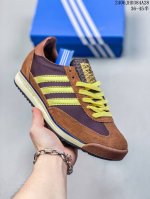 阿迪达斯 Adidas Originals Sl 72 阿迪经典复古慢跑鞋。鞋款采用舒爽尼龙鞋面、绒面革饰面和皮革细节等设计。与此同时，搭载着 Ecotex 鞋