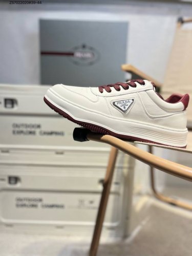 prada 普拉达 专柜同步上市， 新款男鞋、面料精选原版小牛皮，。头层进口丝绸牛皮内里。原版牛里垫脚！原版开模防滑pu大底，精美线条、简约大气，上脚感超级舒适