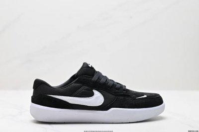 真标耐克Nike Sb Force 58低帮休闲板鞋 是一款将前沿创新带入街头的单品 它具有硫化杯底 具有出色的耐用性和灵活性 使用帆布和绒面革 在饰面上放置通