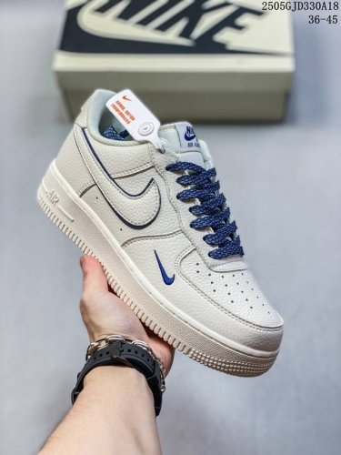 公司带半码 耐克Nike Air Force 1 07 空军一号低帮百搭休闲运动板鞋 柔软 弹性十足的缓震性能和出色的中底设计 横跨复古与现代的外结合 造就出风