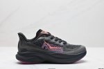 真标小红书推荐hoka W Mach 6全新配色 这个品牌来自于新西兰的毛利语，Hoka表示大地，One One表示飞越，连起来就是飞越地平线，One One不