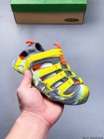 集图 Keen Hyperport H2 水路两用溯溪涉水休闲户外徒步凉鞋小童鞋 这是一种很轻的厚！全新注入式泡沫中底看着厚，上脚轻！ 很安心的厚！橡胶外底稳固
