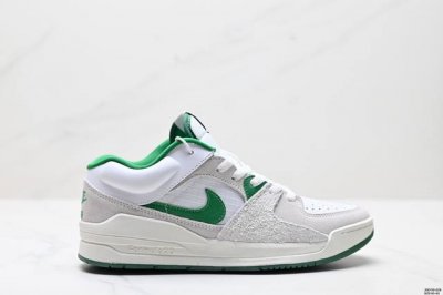 真标Air Jordan Stadium 90 Stadium Jordan Stadium 90充满了对Tinkerhathield 原创设计的致敬，包括中足