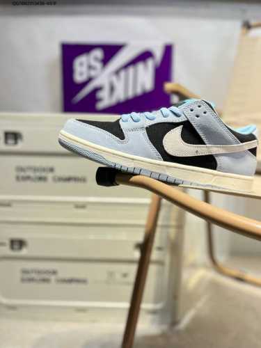耐克Nike Dunk Low 板鞋Sb系列经典百搭休闲运动板鞋加厚鞋舌的填充，使舒适性大大提升，同时也更方便穿脱中底部分则加入了脚感柔软舒适Zoomair气垫