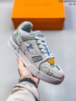 路易威登 Louis Vuitton Lv路易威登板鞋 时尚运动鞋潮厚底增高男鞋 舒适防滑底和百搭性霸屏整个时尚娱乐圈 细节调整完美主义 采用柔软皮革拼接鞋面