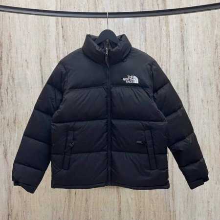 渠道优势，支持代发！ 外贸保真版：北面96款 黑色the North Face 1996 Retro Nuptse Jacket 拼接可收纳连帽700蓬连帽羽绒 - 点击图像关闭