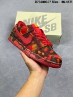 200 Nike Sb Dunk Low X The Wizard Of Oz 是耐克旗下滑板鞋系列 Nike Sb 与电影《绿野仙踪》的联名鞋款。这双联名鞋将