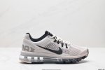 公司级nike Air Max 2013 联名气垫跑鞋 整体依旧以stussy标志性的麻布编织材质覆盖 鞋身大面积采用了网眼材质为主 并且后跟部分还带有反勾sw