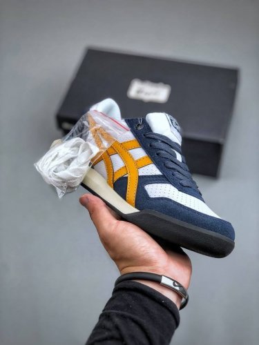 Asics Onitsuka Tiger Ultimate 81 Ex 亚瑟士终极系列低帮复古风百搭皮革休闲运动慢跑鞋 货号：1183B510-103 尺码：3
