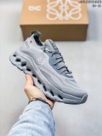 180 loewe 罗意威 X On 昂跑全新合作系列运动鞋 时尚老爹鞋，品牌与瑞士高性能运动品牌On携手打造的此系列作品专为城市与户外生活而设，充分彰显蕴含可