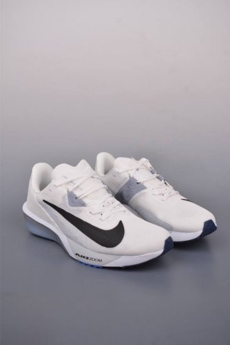 nike Zoom Rival Fly 4 耐克超弹轻盈跑步鞋 实拍首发 #鞋款搭载 Flyknit 材料 打造出众弹性 易于穿脱 采用React技术 轻盈耐穿