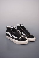 210 Vans Clash The Wall 经典解构高帮 致敬街头文化，挑战传统规则 此次全新系列融合Authentic、Old Skool、Sk8-Hi