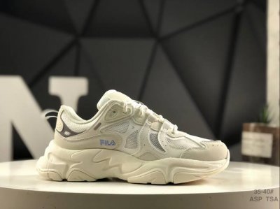 210 Fila Fusion 斐乐潮牌防滑耐磨轻便运动鞋 Usion 系列传承了 Fila 的百年基因，融入年轻运动及潮流文化，成为引领变革、创新突破的一代。