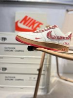 160 耐克 Nike Air Force 1 '07空军一号 百搭休闲运动板鞋。柔软、弹性十足的缓震性能和出色的中底设计，横跨复古与现代的外型结合，造就出风靡