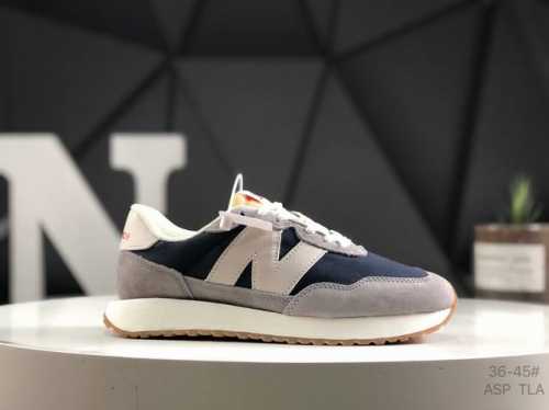 New Balance 237系列 男女款休闲运动鞋采用猪巴革麂皮及牛培革料拼接构成#中底搭配轻质复古Eva材质#防滑橡胶波纹外底上世纪 70 年代的意大利街头