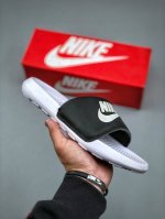 Nike Victori One Slide print Mix 系列夏季沙滩运动防滑一字潮流拖鞋简约清爽的夏季必备单品 焕新升级经典必备设计 轻松驾驭海滩和球