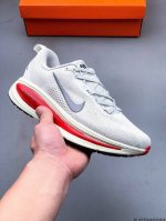 Nike Air Zoom Vomero 18 缓震透气休闲慢跑鞋 新版Vomero结合全新Zoomx和Reactx泡绵 提供双重缓震效果 铸就非凡迈步体验 0