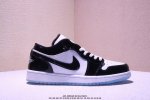 Air Jordan 1 Low Aj1 原装版本低帮球鞋一直是占领街头的宠儿。眼前两款 Air Jordan 1 Low 新品，不仅拥有黑脚趾的熟悉轮廓，简洁