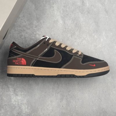 本地 核心私 Nike Sb Dunk Low X The North Face 棕黑红小钩 低帮休闲运动板鞋 原装头层材料 独家版型蒸餾加工 帶來的是更好的视
