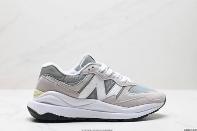 真标new Balance新百伦 Nb5740系列 货号：W5740Lt1特别以1988年首度世面的经典574作为设计蓝本保，留574简易约衬的80S鞋型廓轮，