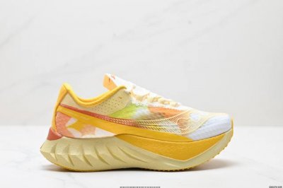 公司级Saucony索康尼 Endorphin Pro4系列 男女低帮缓震跑步鞋 索康尼推出的跑鞋是一款外观激进但脚感舒适的跑鞋 采用了全新的中底设计和鞋面工程