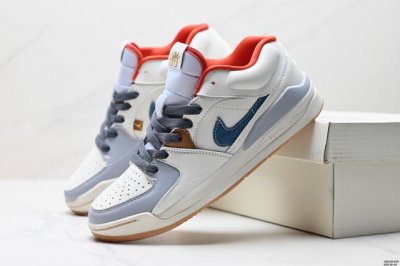 真标Air Jordan Stadium 90 Stadium Jordan Stadium 90充满了对Tinkerhathield 原创设计的致敬，包括中足