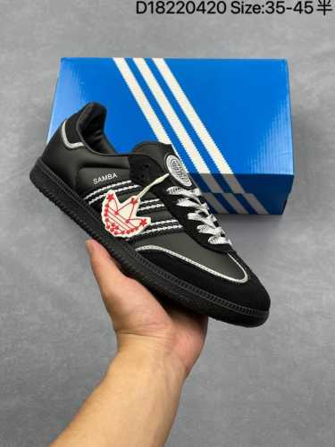 阿迪达斯 德训鞋 Adidas Originals Samba Og Shoes 经典运动鞋小白鞋 T头鞋 女鞋 彰显休闲摩登风情的时尚经典鞋。它诞生于50年代