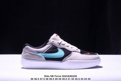 真标耐克Nike Sb Force 58低帮休闲板鞋 是一款将前沿创新带入街头的单品 它具有硫化杯底 具有出色的耐用性和灵活性 使用帆布和绒面革 在饰面上放置通