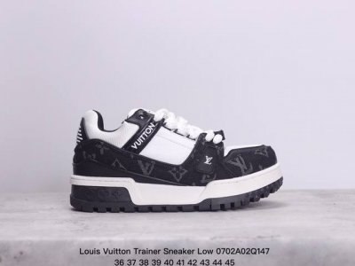 公司级 路易威登 Louis Vuitton Lv路易威登板鞋 时尚运动鞋 潮厚底增高鞋 。舒适防滑底和百搭性霸屏整个时尚娱乐圈，细节调整完美主义！鞋面采用柔软