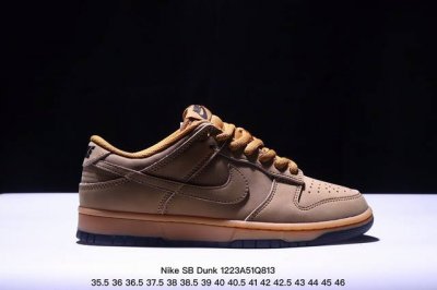 耐克nike Sb Dunk Low Sb 扣篮系列复古低帮休闲运动滑板板鞋。采用脚感柔软舒适zoomair气垫，有效吸 收滑板等极限运动在落地时带来的冲击力，