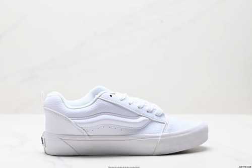 公司级范斯Vans Vault Knu Skool Vlt Lx 休闲复古滑板鞋 与 Og 版本的 Knu Skool 稍有不同的是 Knu Skool 轻薄的
