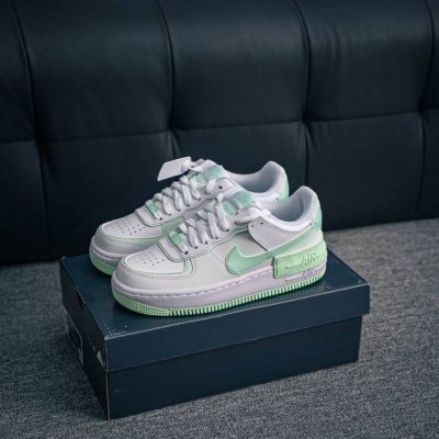 核心私 Air Force 1 原装级别 原楦头原纸板 打造纯正空军版型专注外贸渠道 全掌内置蜂窝气垫 原盒配件 原厂中底钢印、拉帮完美 货号：Fz3773 1