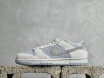 St版 放店私 nk Dunk Low 冰雪奇缘 Sb低帮休闲板鞋 Fz3779-025 #整双鞋选用灰色和蓝色搭配进行呈现。鞋面中加入长绒麂皮材质，辅以白色中