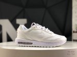 降价 公司级带半码 耐克 Nike Air Max Dawn 黎明系列低帮气垫百搭休闲运动慢跑鞋 采用柔软翻毛皮和透气梭织材料打造利落鞋面 中底和鞋跟融入现代感