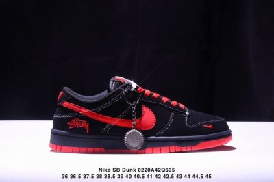海外爆款限量发售！公司级 Nike Sb Dunk Low“斯图西联名 猪八红勾” 周年高端定制 低帮休闲板鞋 定制鞋盒 大厂纯原品质出货 超高清洁度 皮料切割