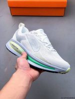 nike Air Zoom Vomero 18 缓震透气休闲慢跑鞋 新版Vomero结合全新Zoomx和Reactx泡绵 提供双重缓震效果 铸就非凡迈步体验 0