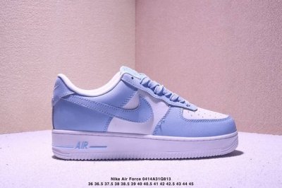 真标耐克Nike Air Force 1’07 Lx空军一号低帮百搭休闲运动板鞋。柔软、弹性十足的缓震性能和出色的中底设计，横跨复古与现代的外型结合，造就出风靡